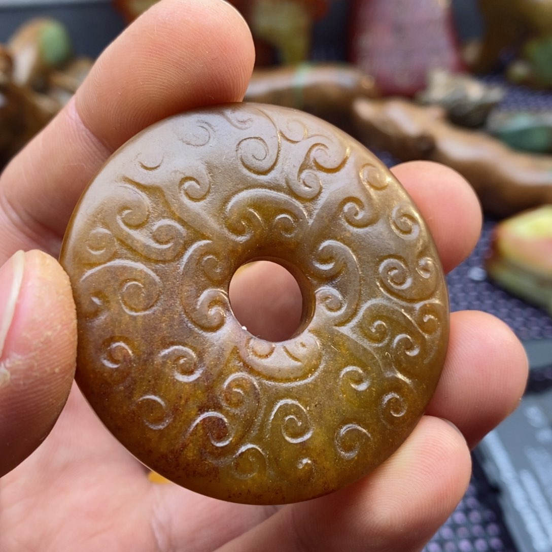 蛇纹石玉颈饰未镶嵌