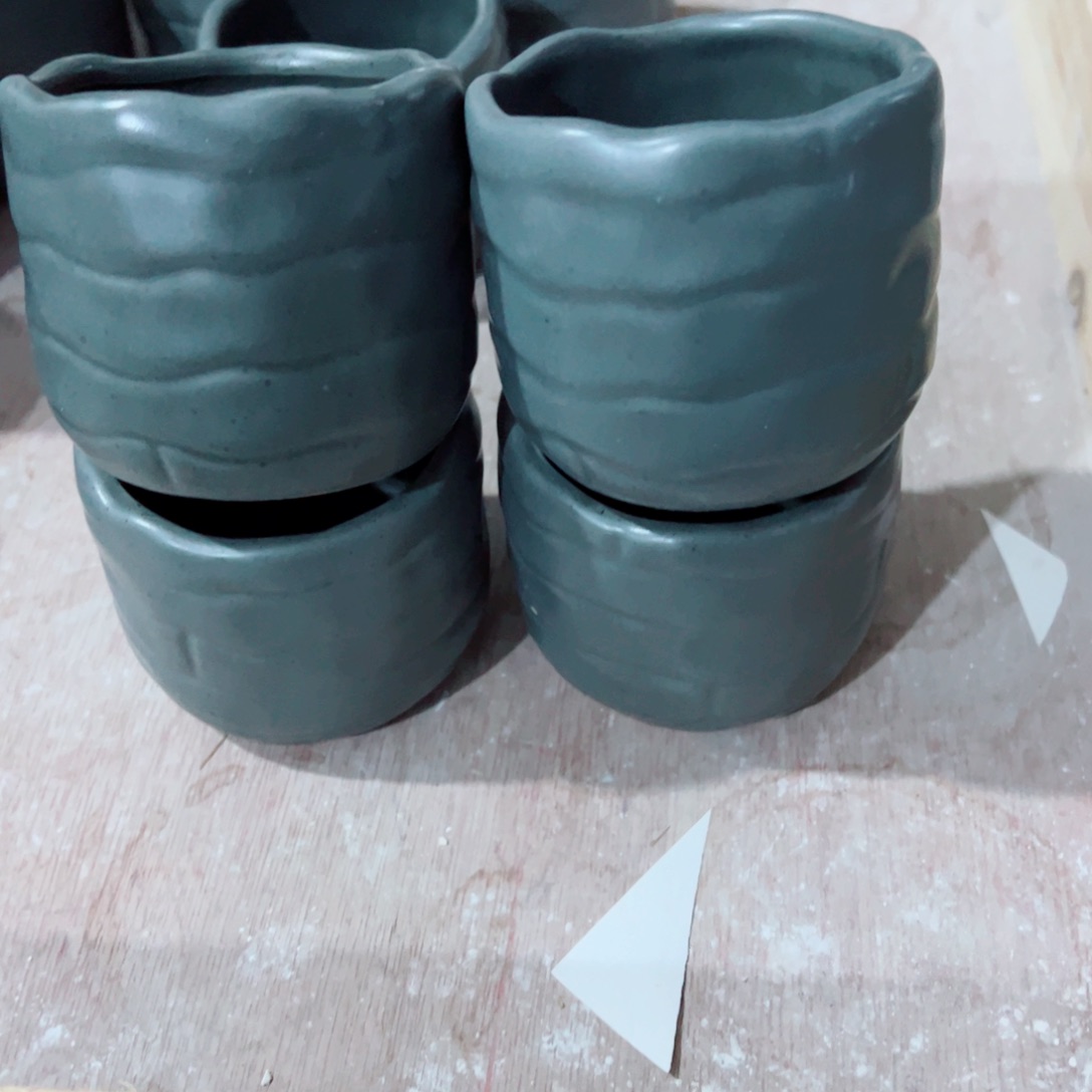 有孔，陶瓷花盆满10米包邮发货。