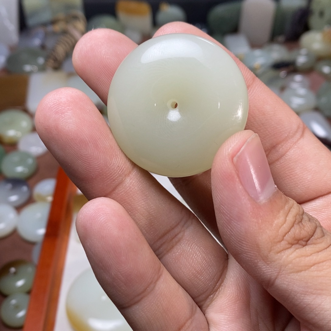 和田玉吊坠(不含链)未镶嵌心***向