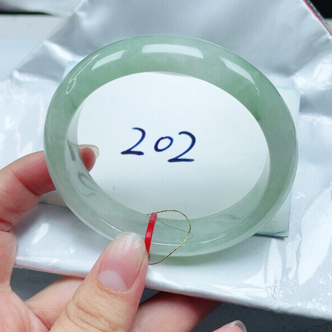 椰****翡翠未镶嵌手镯（贵妃镯）贵妃55.2