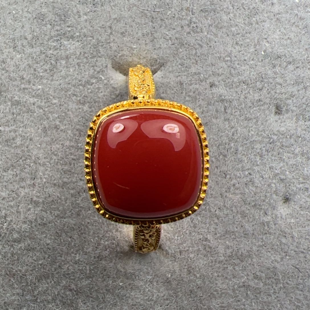 18K金镶嵌女戒南红玛瑙
