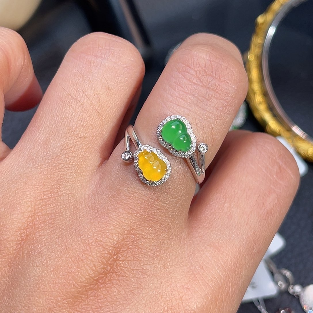 翡翠18K金镶嵌戒指葫芦