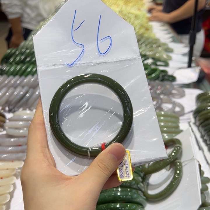 未镶嵌手镯和田玉