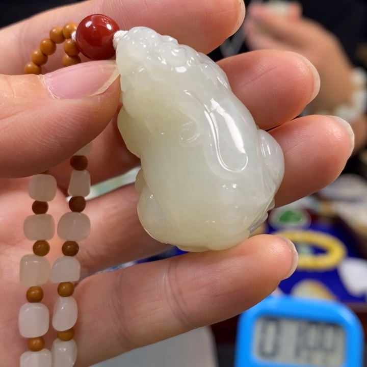 紫***生和田玉未镶嵌颈饰