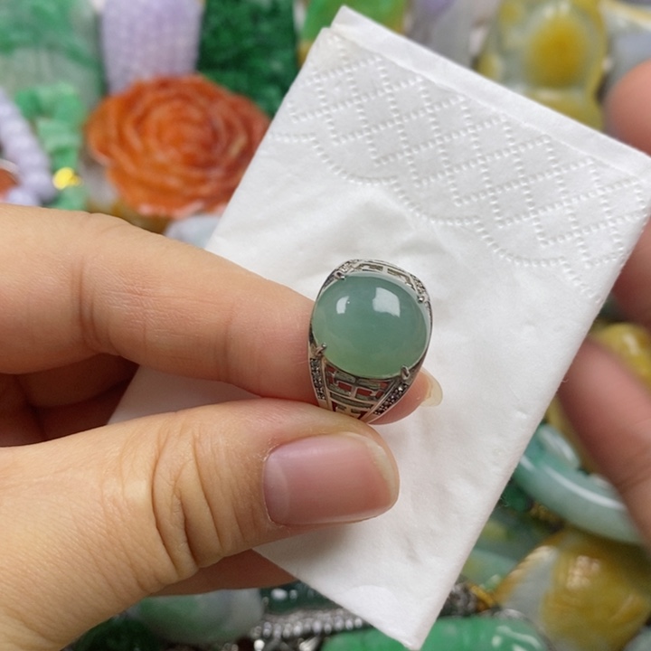 翡翠吊坠(赠链)未镶嵌