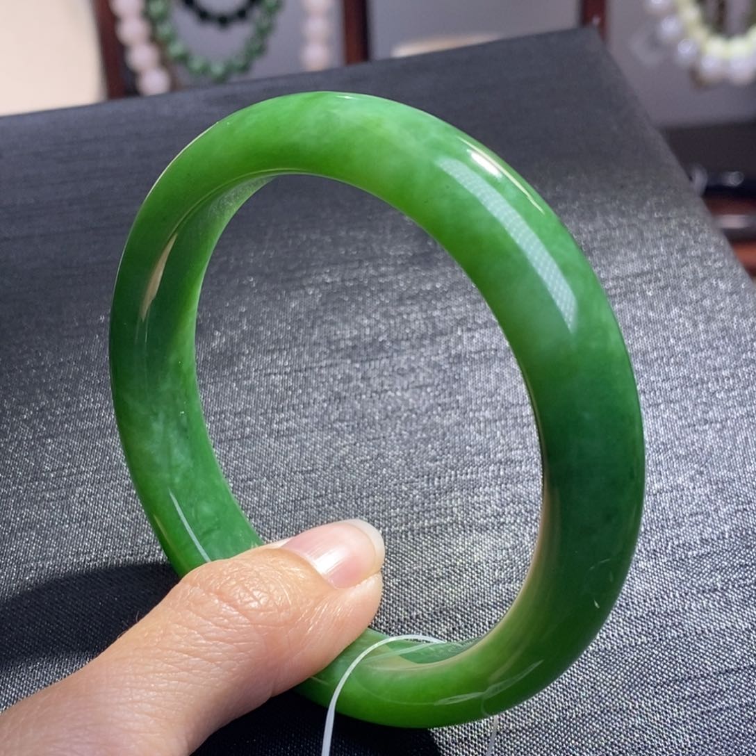 和田玉碧玉粉绿手镯58.7圈口未镶嵌
