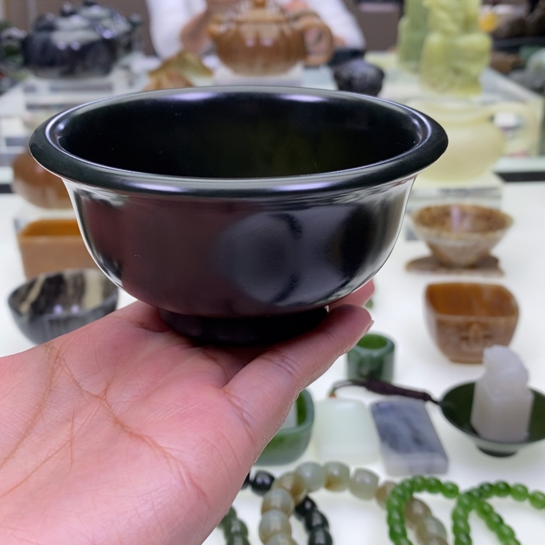 和田玉杯子足铂镶嵌做*己