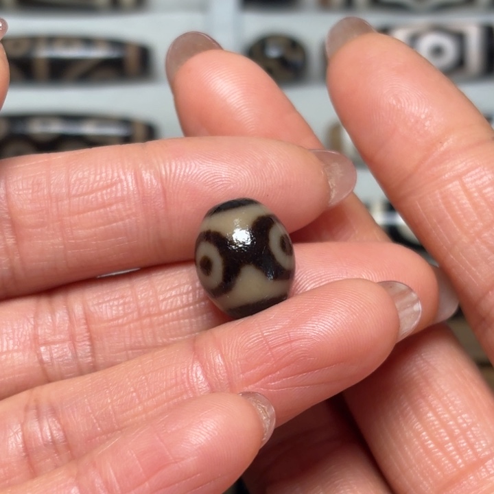 未镶嵌颈饰玛瑙/玉髓山**川