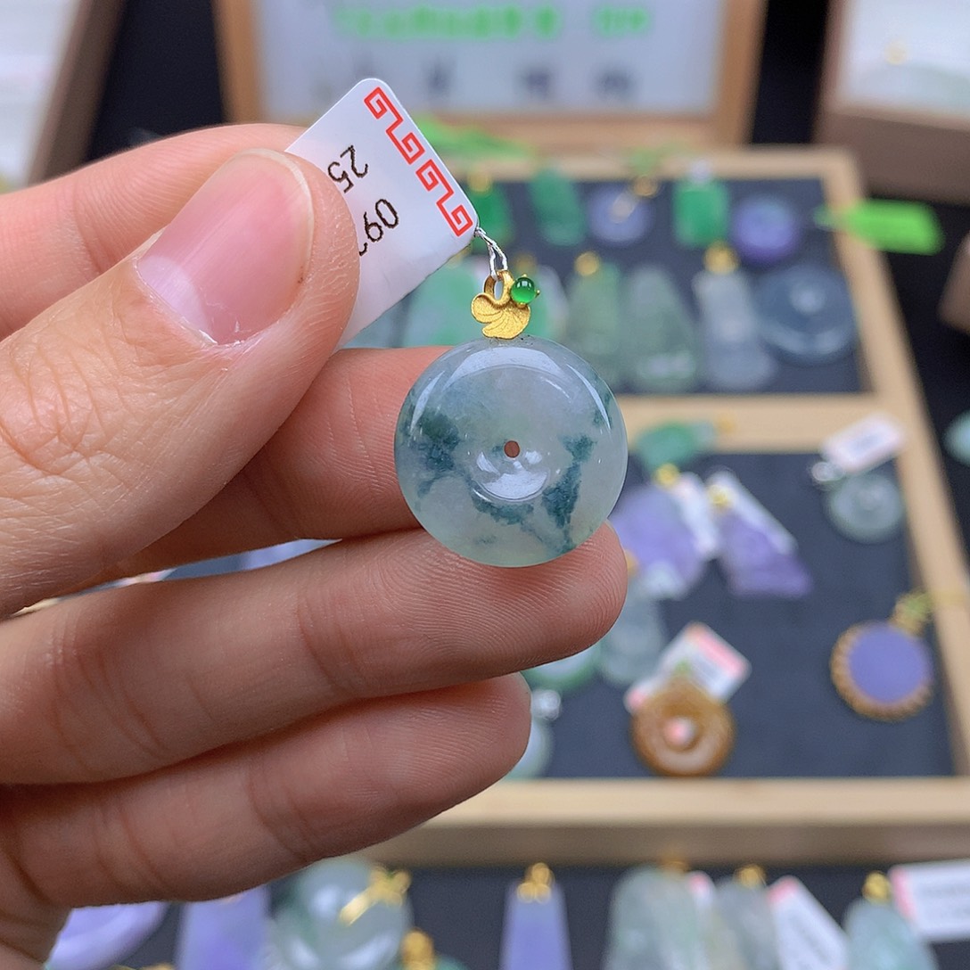 翡翠颈饰18K金镶嵌翡翠 