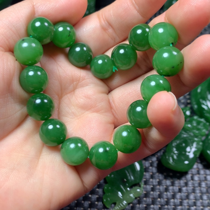 和田玉颈饰未镶嵌波**妞