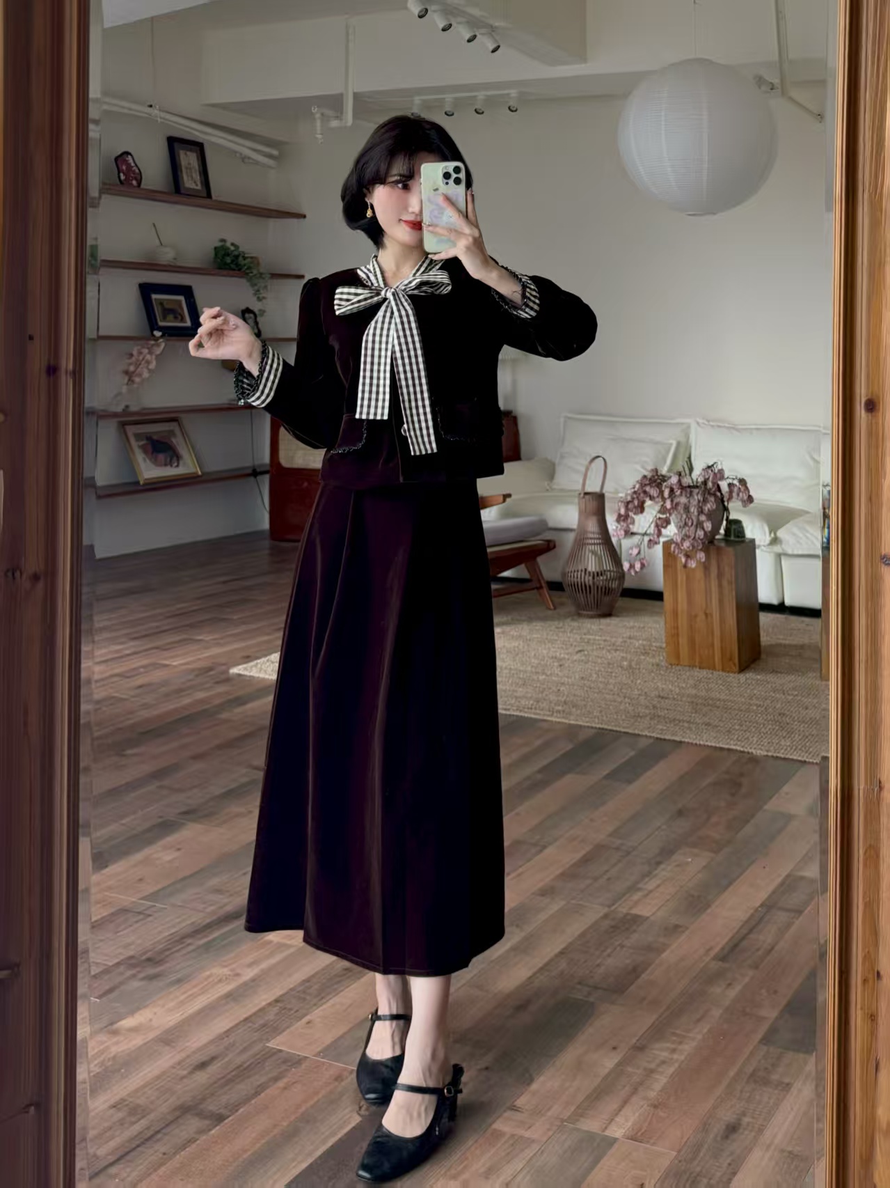 蕾英俊-可可布蕾-秋季复古小香风格纹丝绒上衣+压褶高腰丝绒半裙