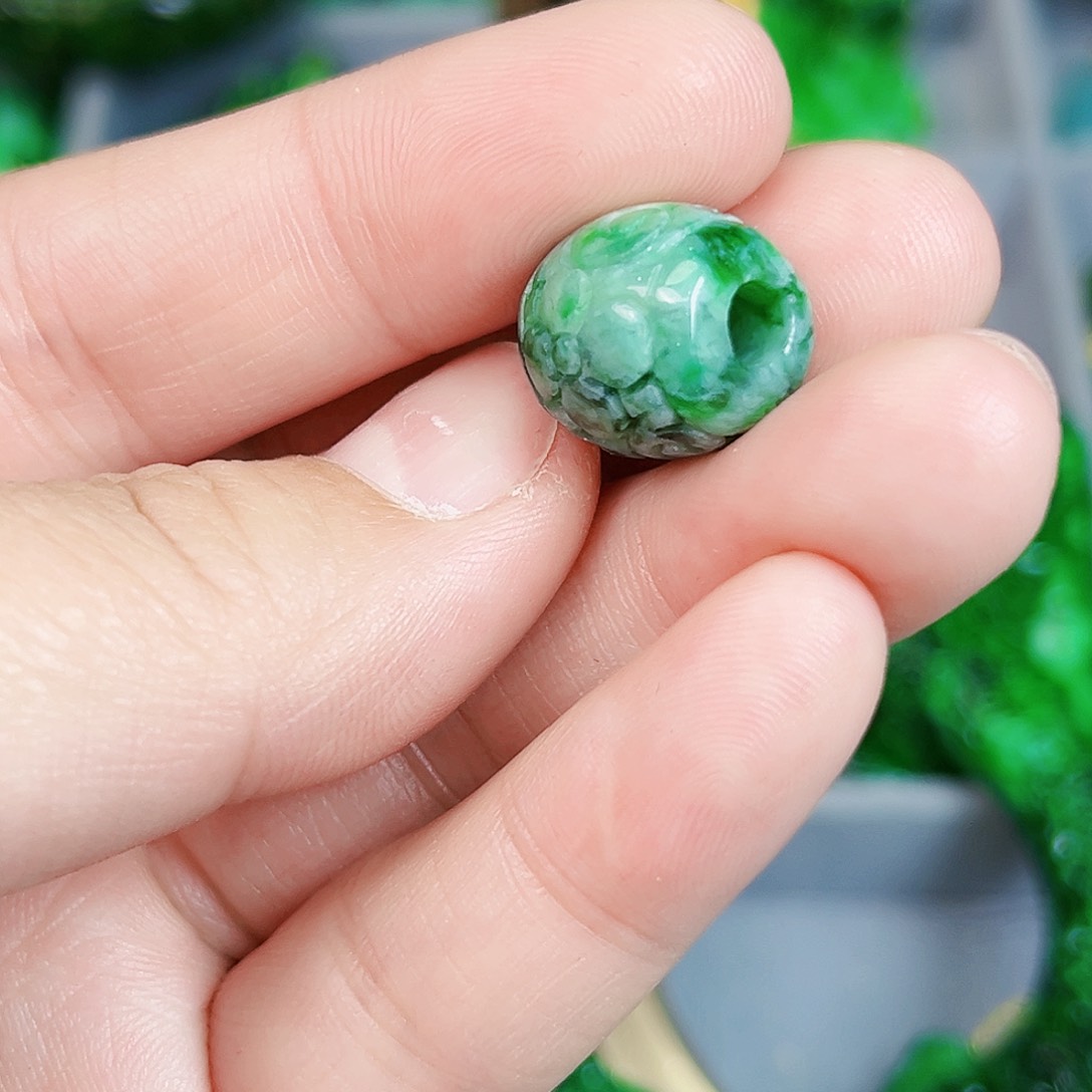 翡翠颈饰未镶嵌吊坠