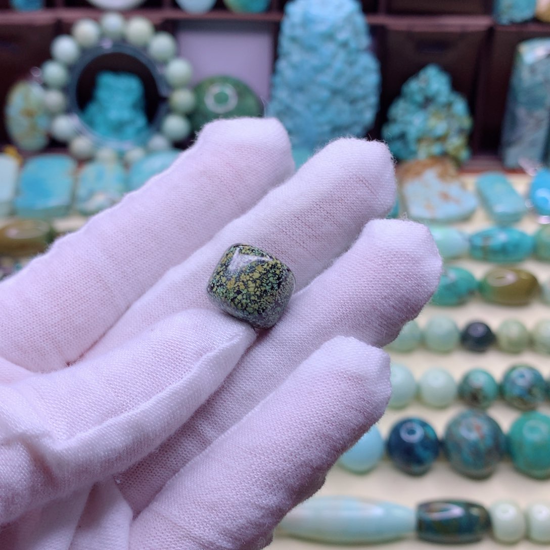 绿松石颈饰未镶嵌牛**忙