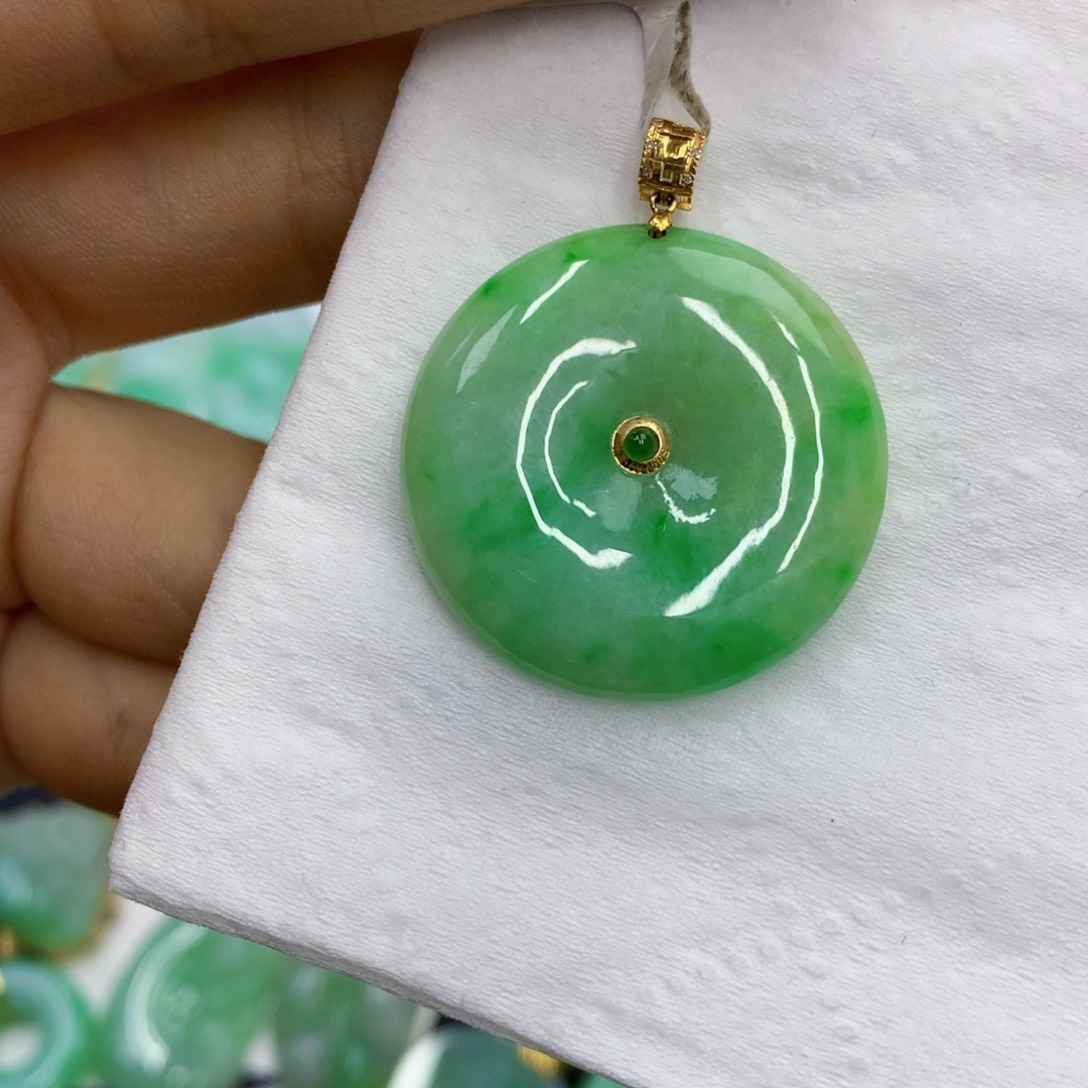 翡翠18K金镶嵌颈饰翡翠