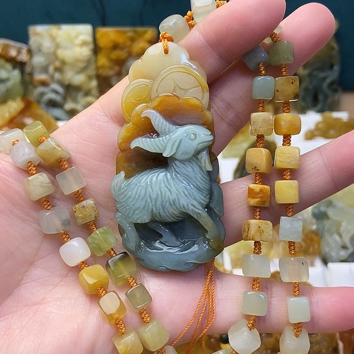 蛇纹石玉合金颈饰