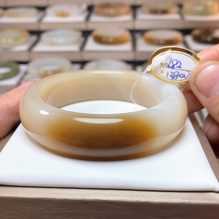 和田玉手镯未镶嵌58