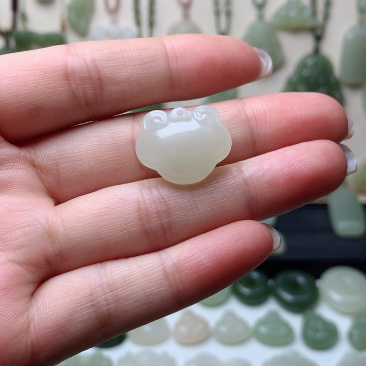 和田玉吊坠未镶嵌