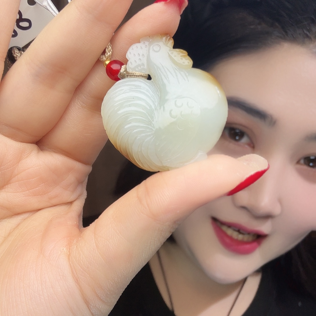 莱***莱和田玉（糖玉）未镶嵌颈饰