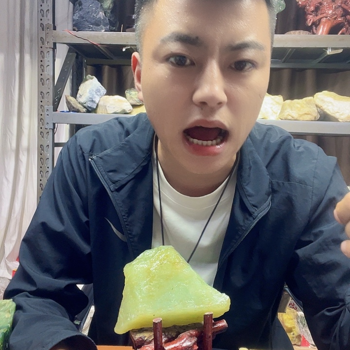八***军未镶嵌蛇纹石玉珠宝奇石1
