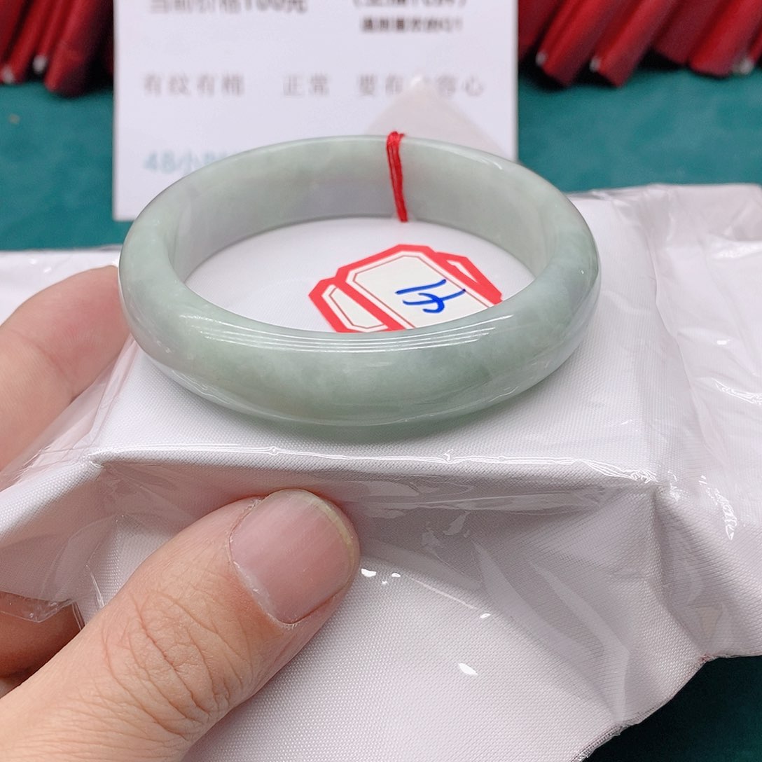 翡翠手镯未镶嵌小*灰41111111111