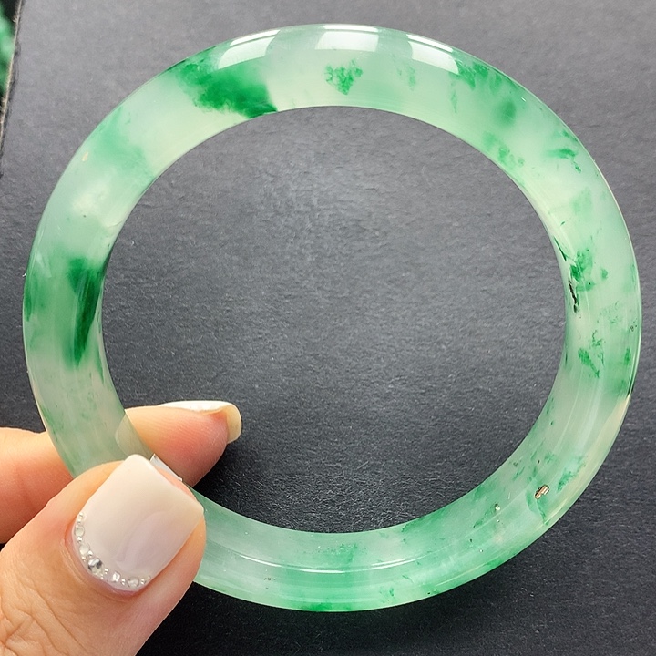 未镶嵌手镯石英质玉