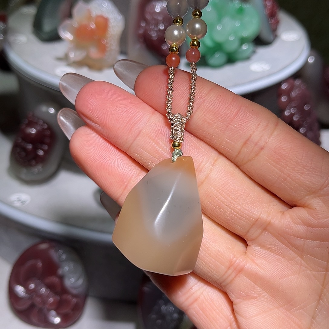 醉***托玛瑙/玉髓未镶嵌颈饰