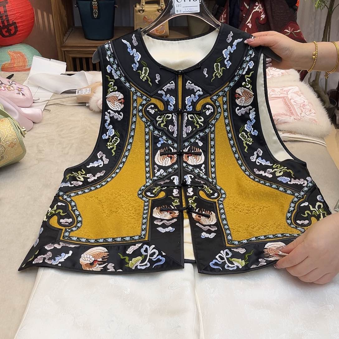 刺绣现绣马甲高货打籽绣成衣胸围102衣长60