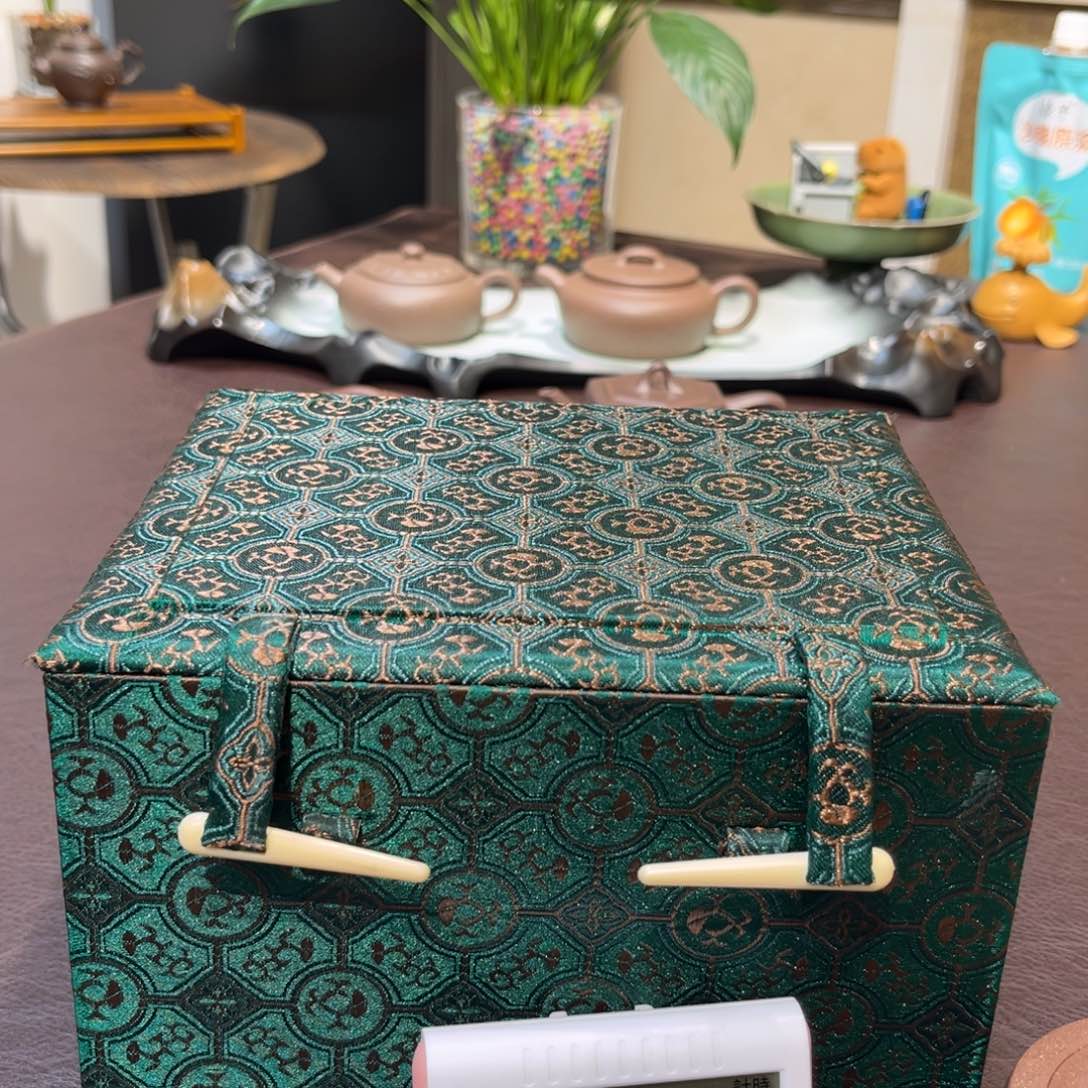 紫砂茶壶添***贝紫砂茶壶