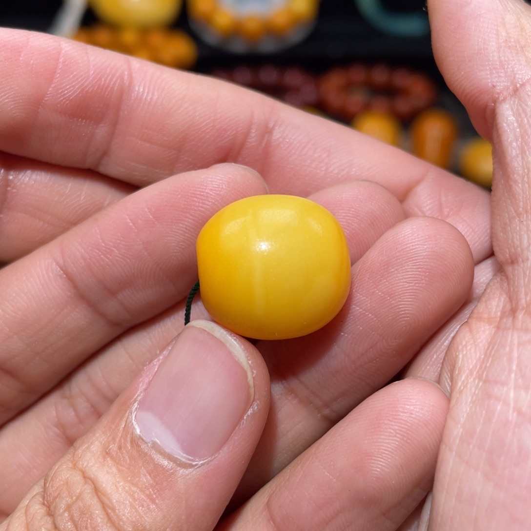 【闪购商品】琥珀裸石未镶嵌张*龙墩子