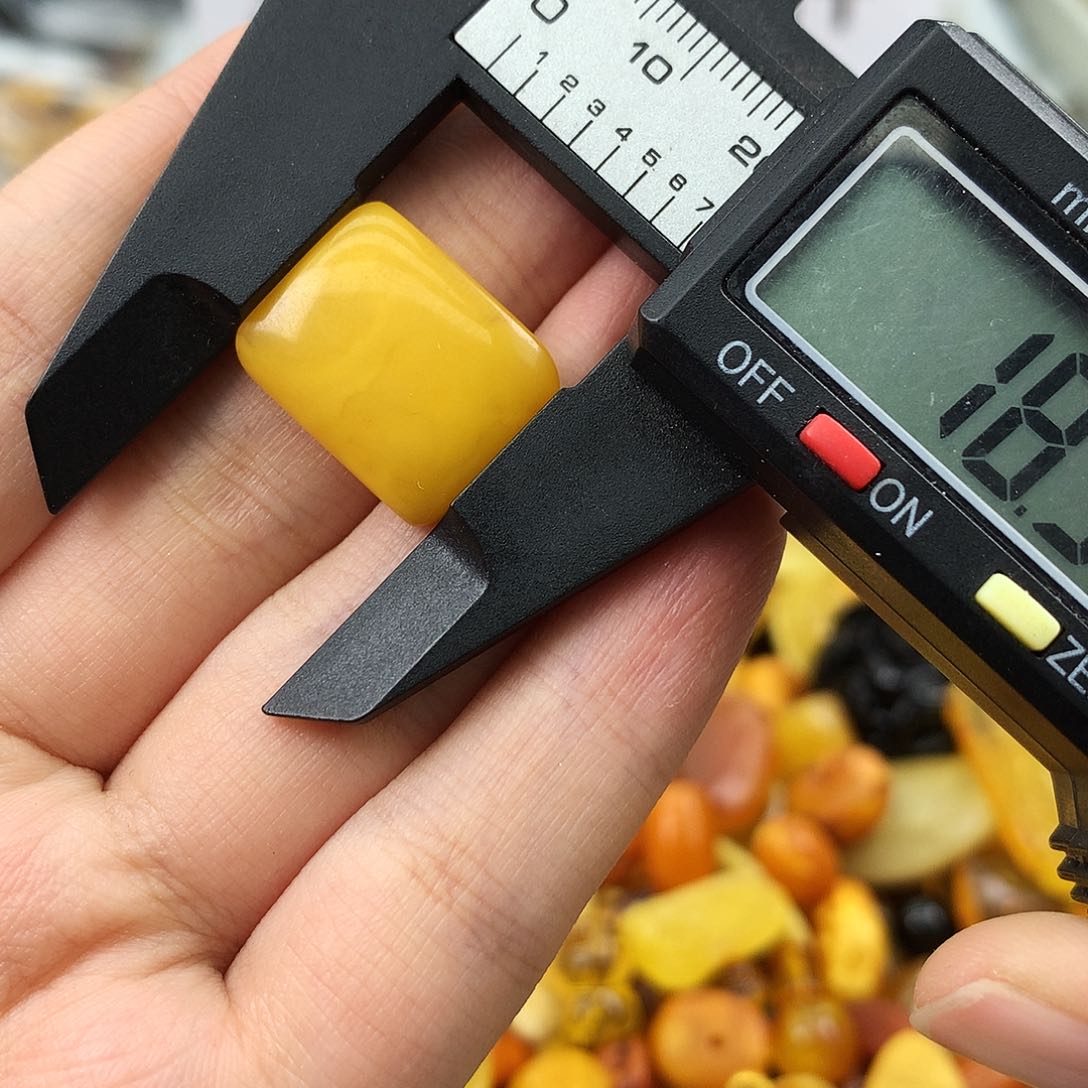 未镶嵌蜜蜡珠宝奇石