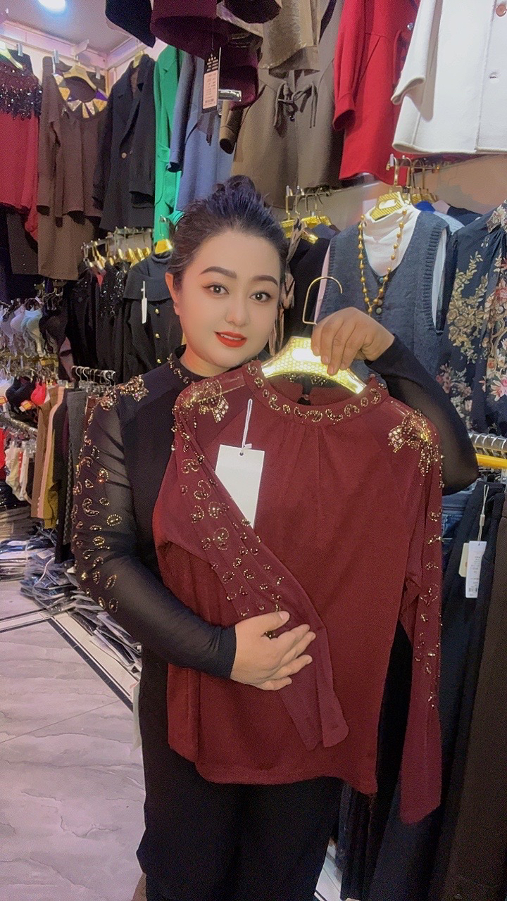 春装新款蕾丝衫高级感2024新款手工钉珠设计感百搭小衫潮