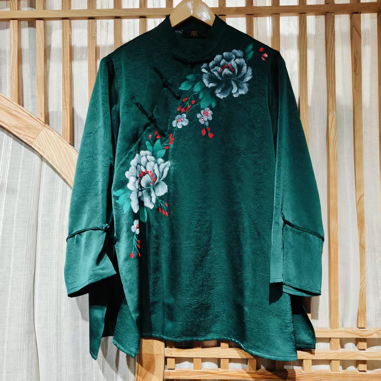 凤徕兮私人定制墨绿色手绘牡丹盘扣小立领打底上衣 (HY1089) 牡丹