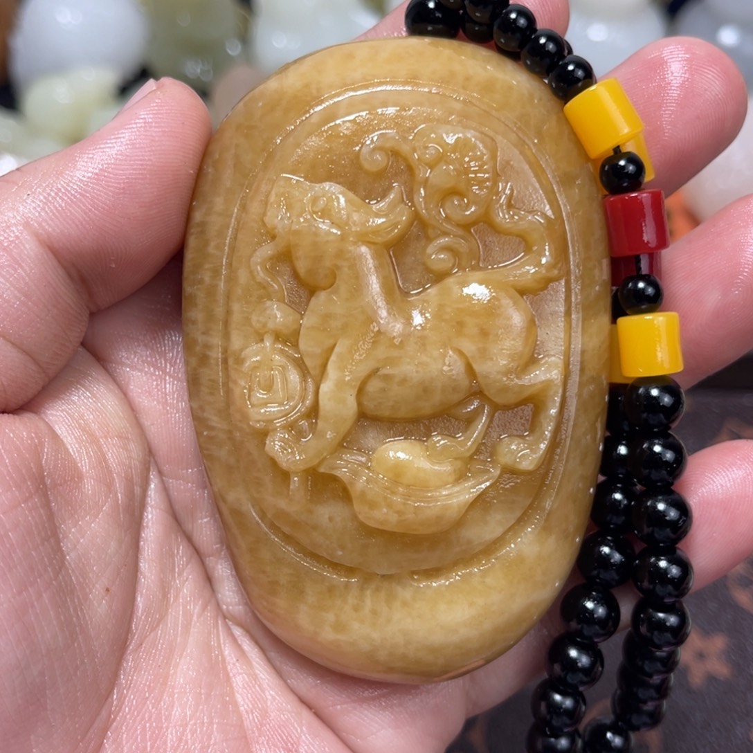 芝***含石材石材方解石手把件不退换