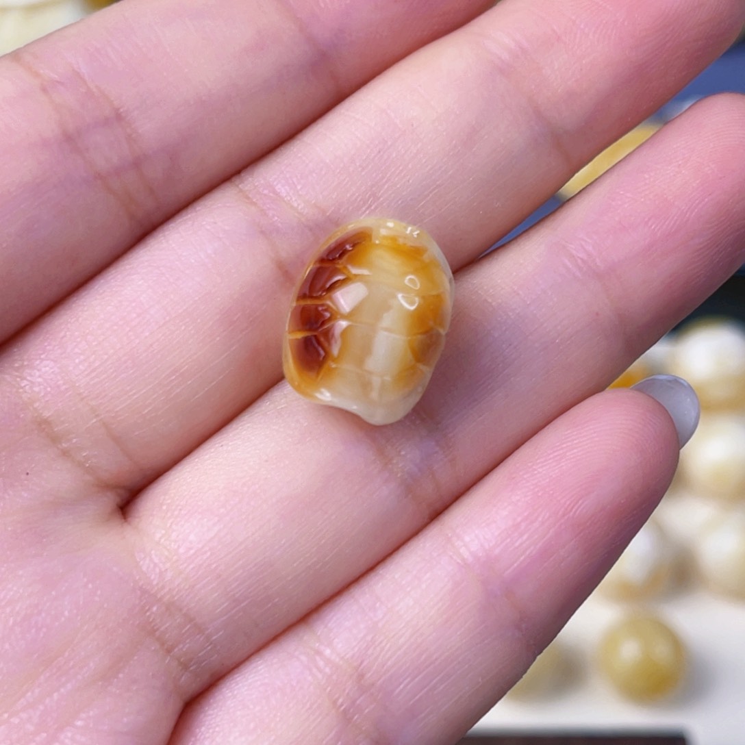 未镶嵌琥珀珠宝奇石浩*