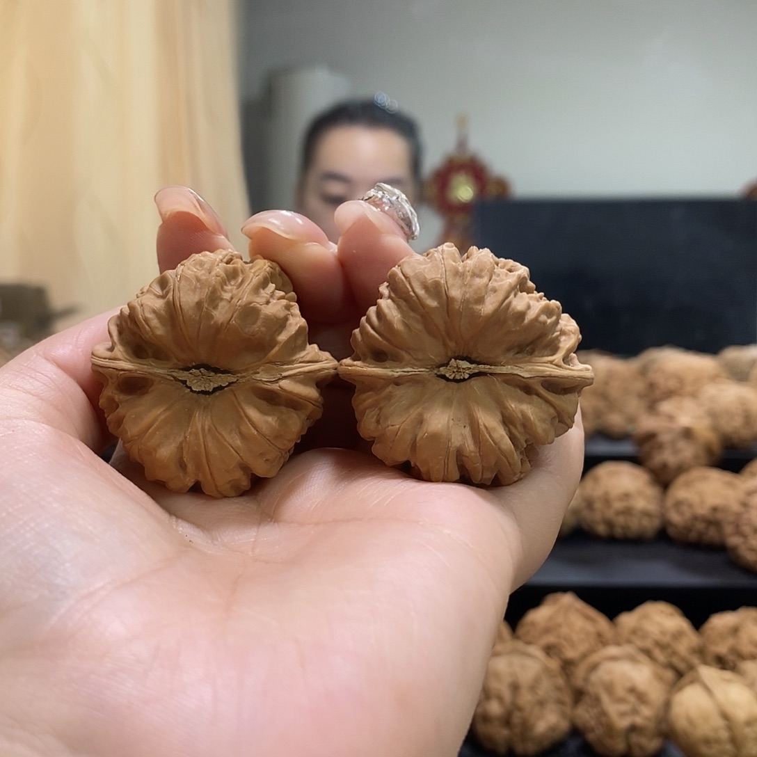 把件文玩核桃38平谷凹底尖有伤