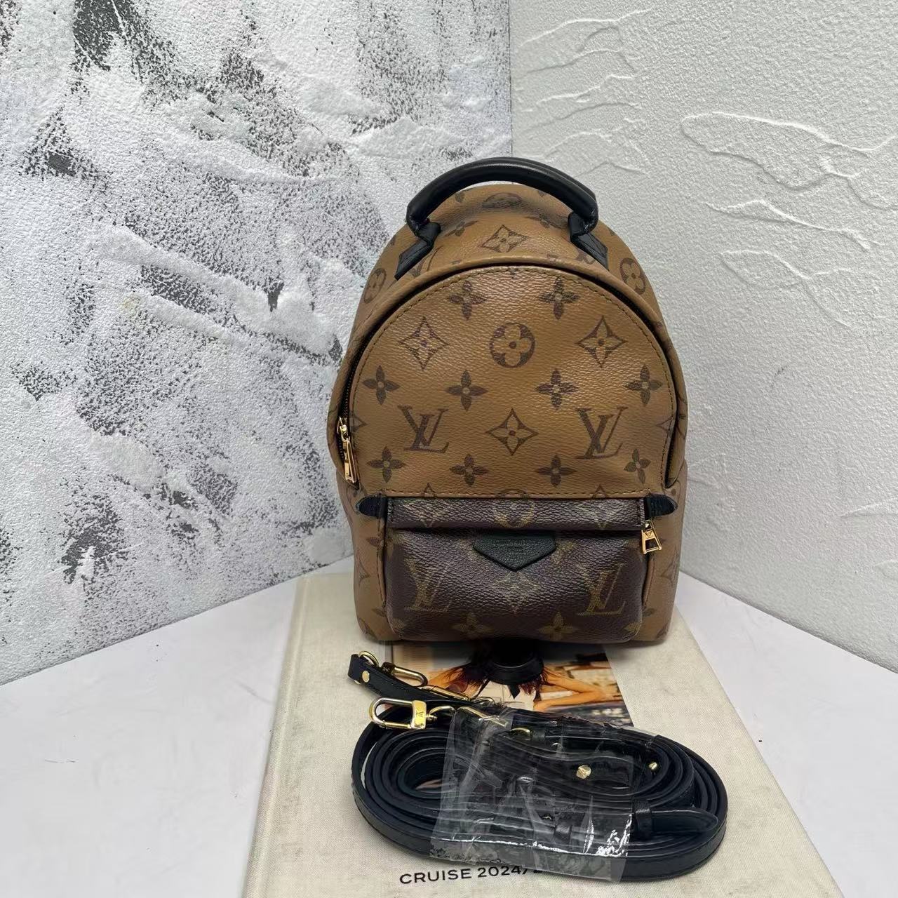 95新 LouisVuitton/路易威登 女士时尚百搭拼色迷你双肩二奢包包