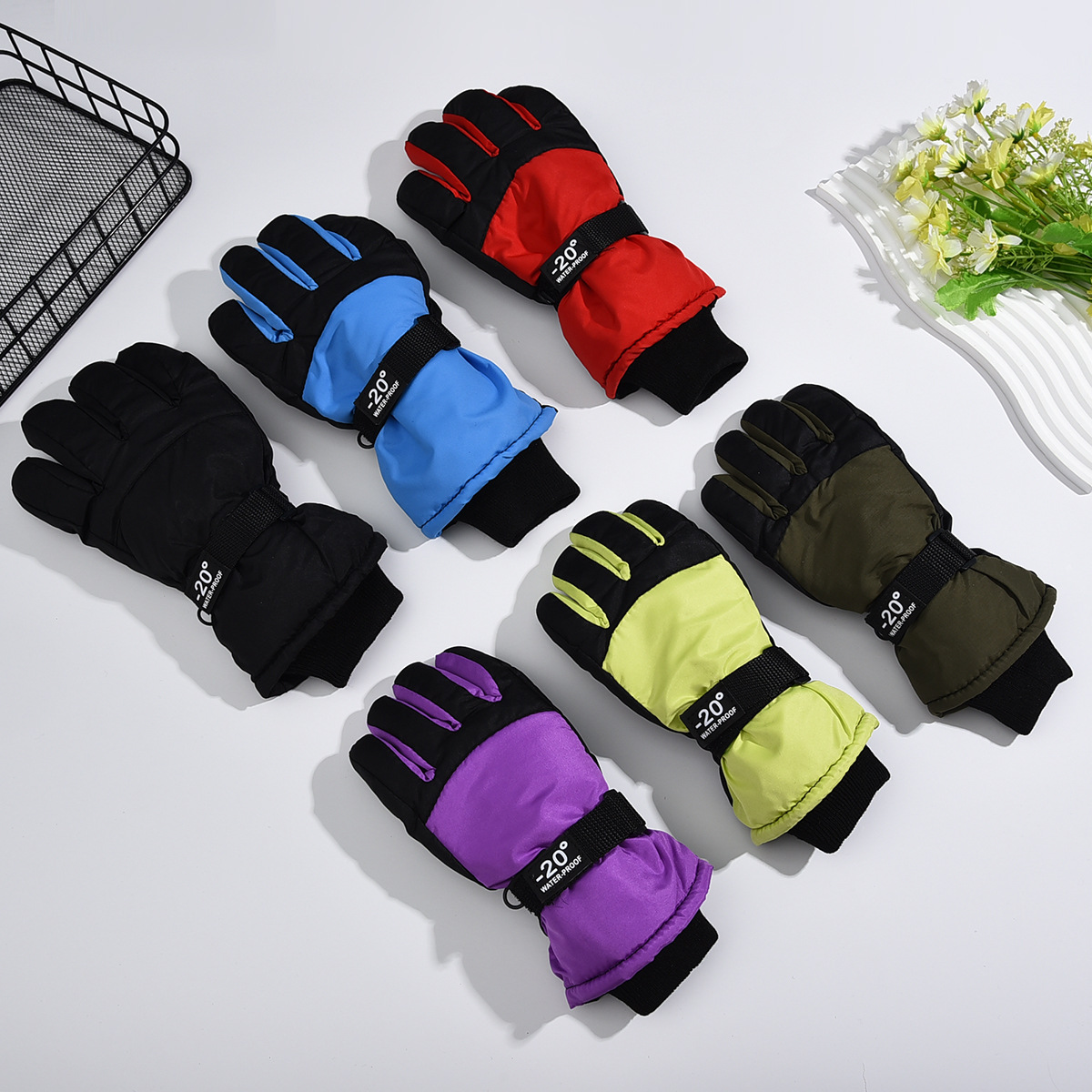 新款儿童滑雪手套冬季户外运动加厚款防滑防水分指登山保暖手套