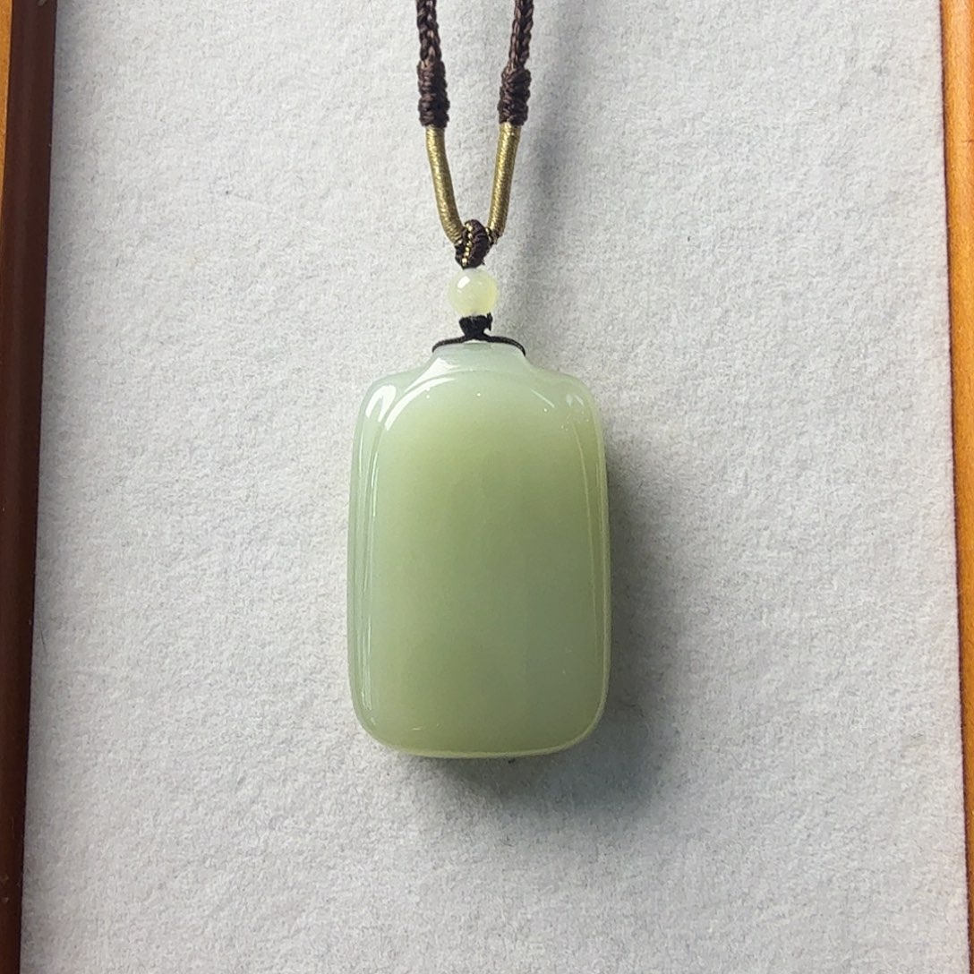 山***峰和田玉未镶嵌颈饰