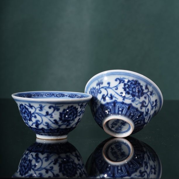 46号 青花缠枝莲小杯