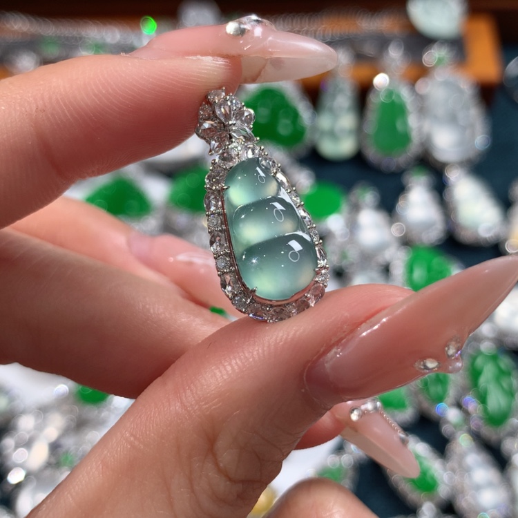 【闪购商品】翡翠颈饰18K金镶嵌豆子