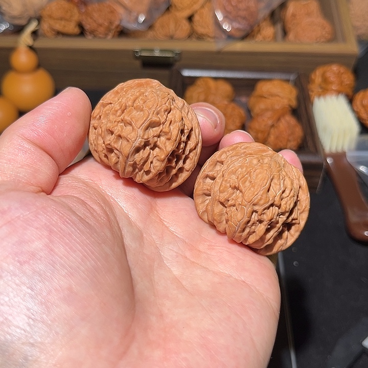 文玩核桃吊坠12.全歪磨