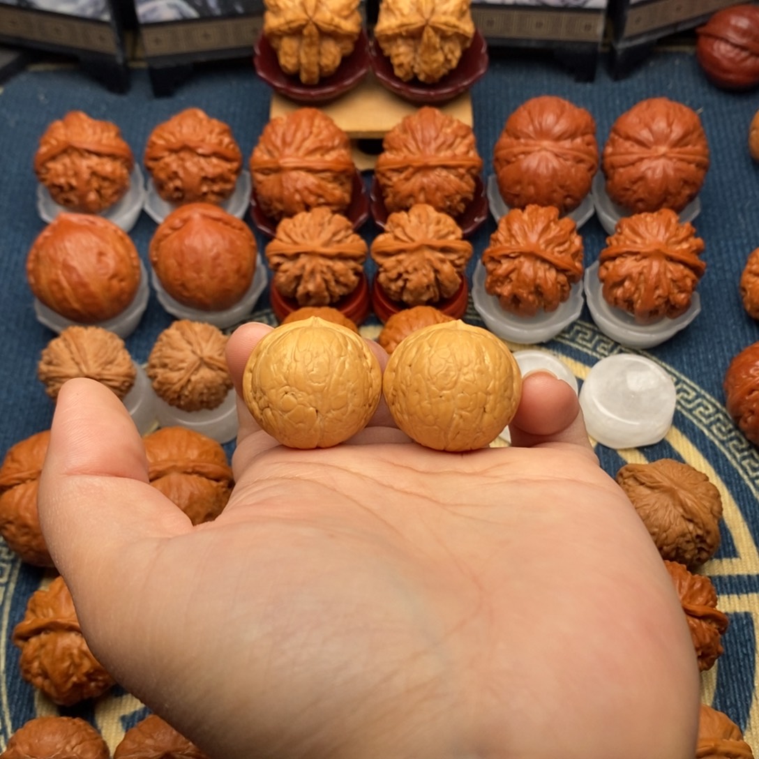 把件文玩核桃蛇皮球