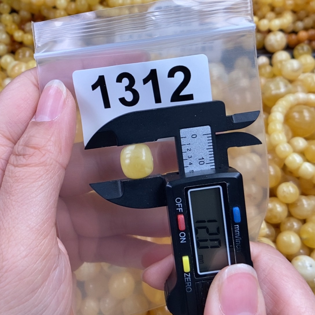 未镶嵌琥珀珠宝奇石