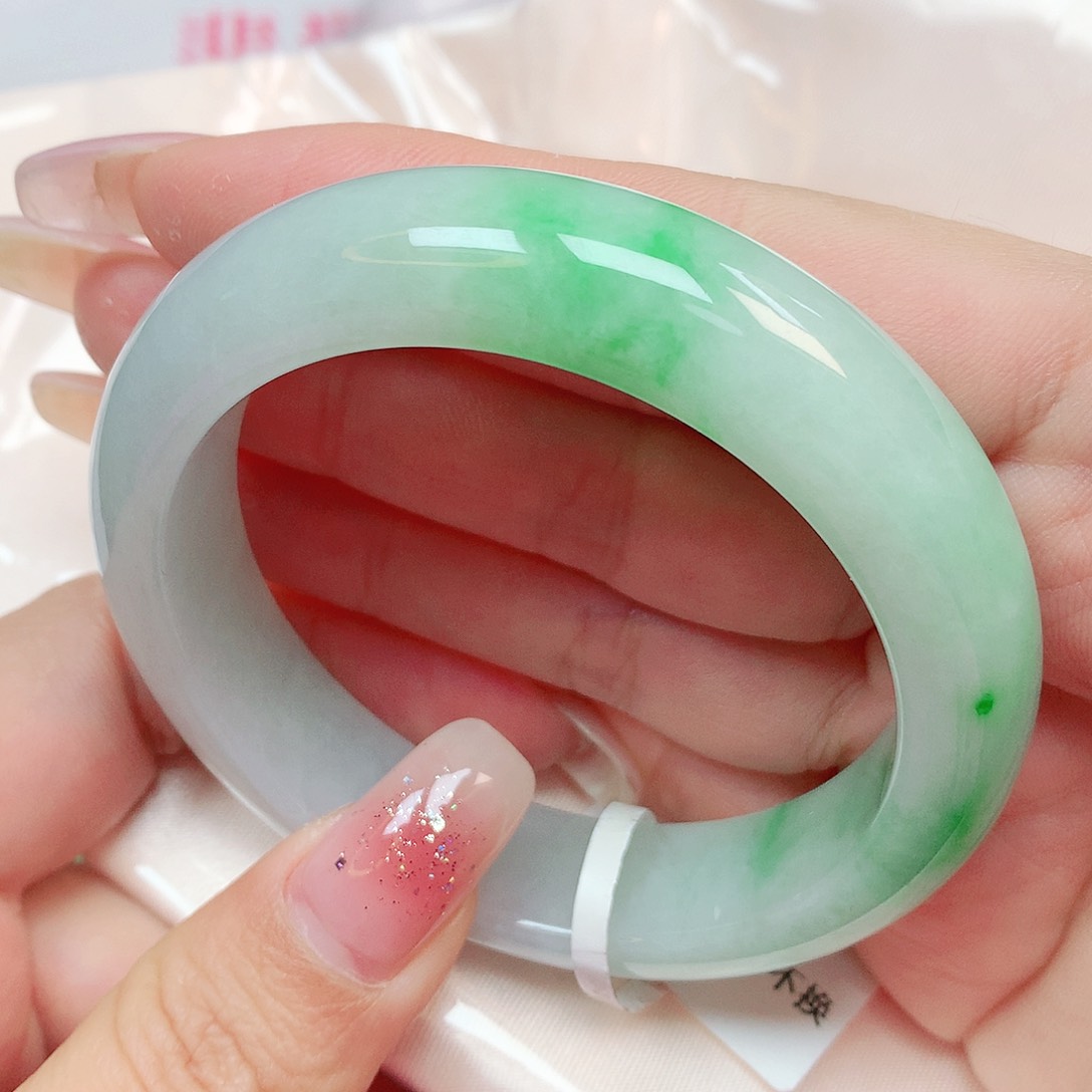 翡翠手镯未镶嵌抖音585