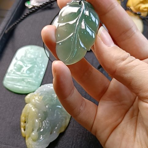 翡翠未镶嵌颈饰纯天然支持复检