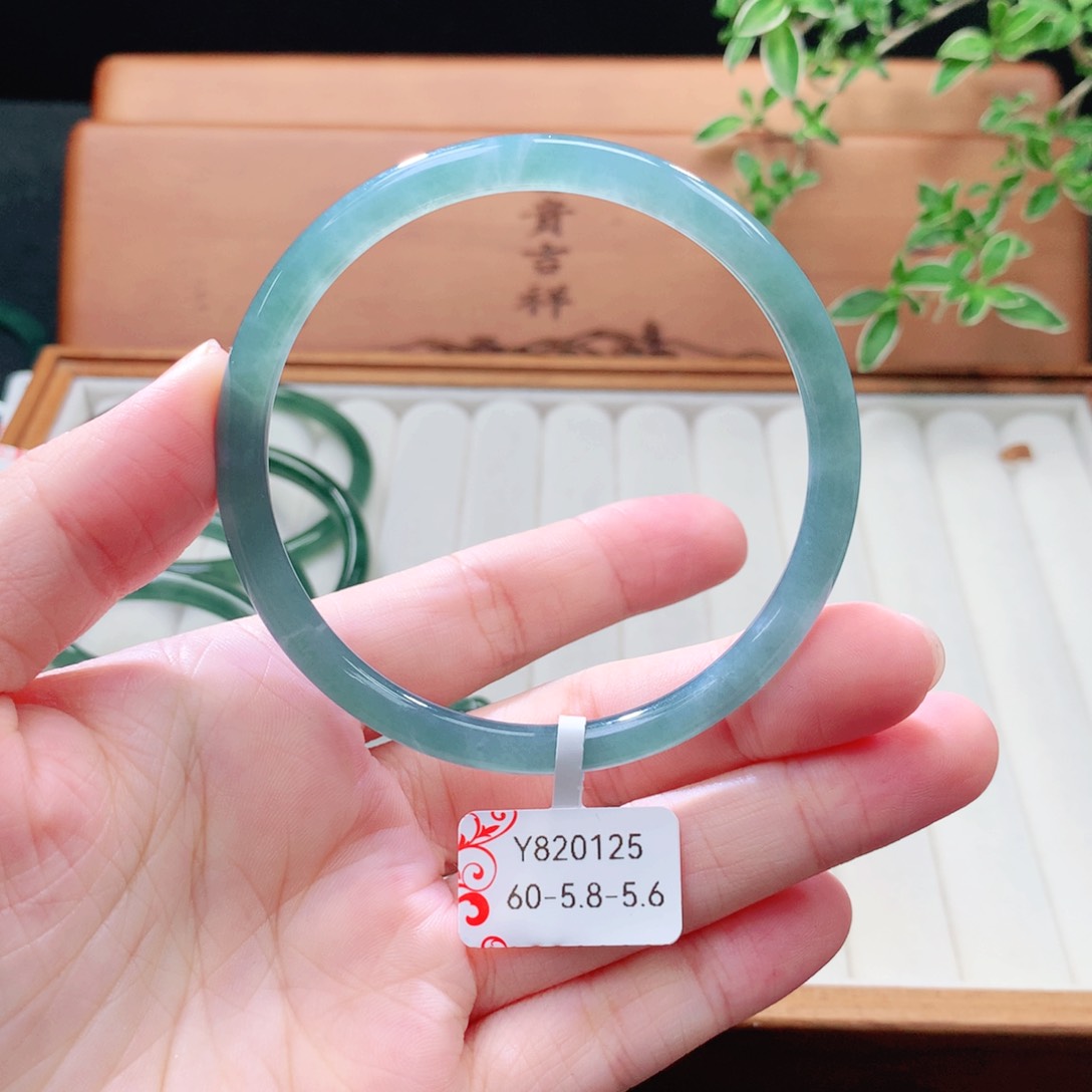 未镶嵌手镯（圆镯）翡翠