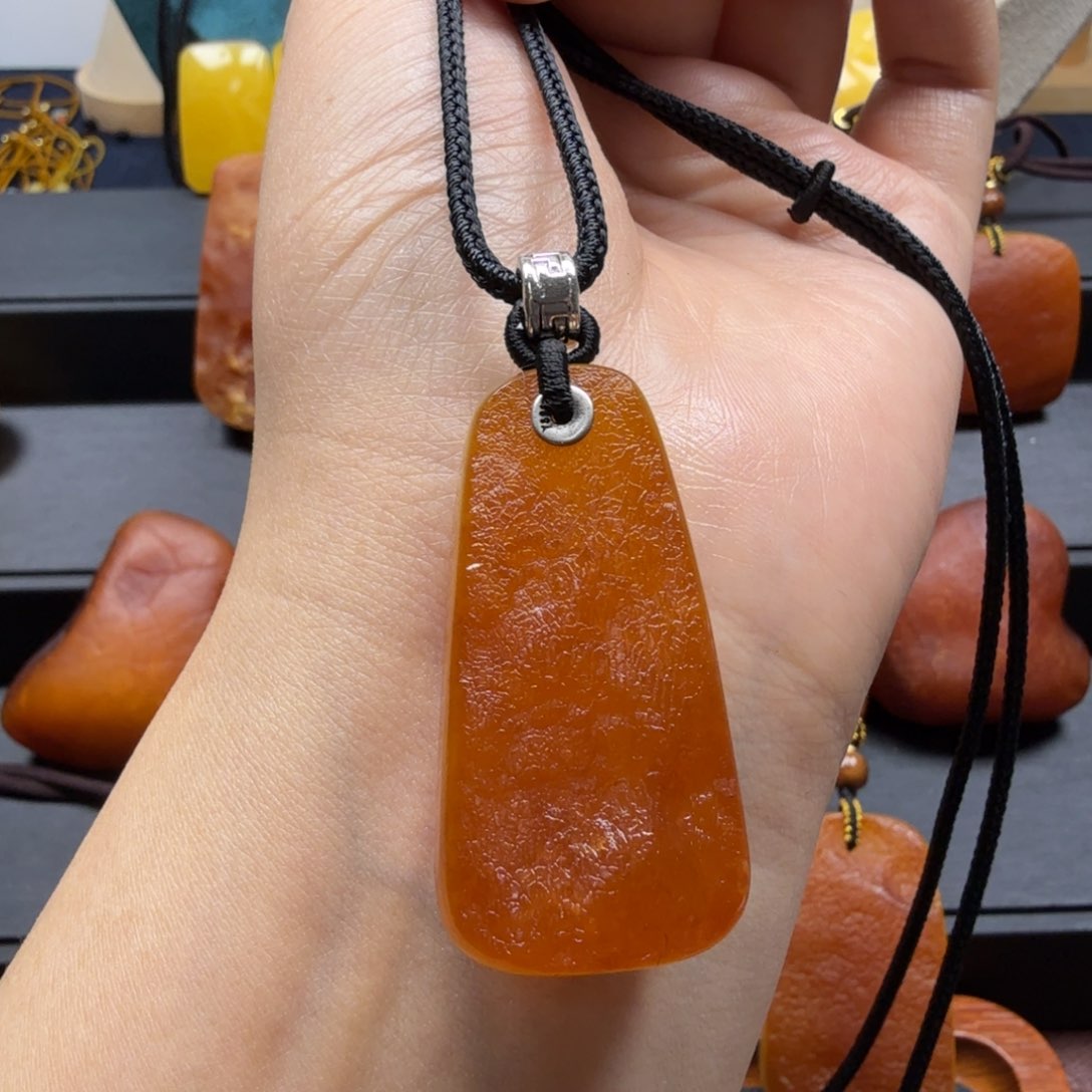 琥珀吊坠(赠链)未镶嵌