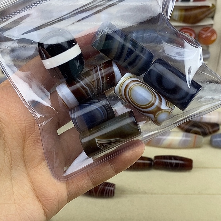 郑****玛瑙/玉髓合金颈饰