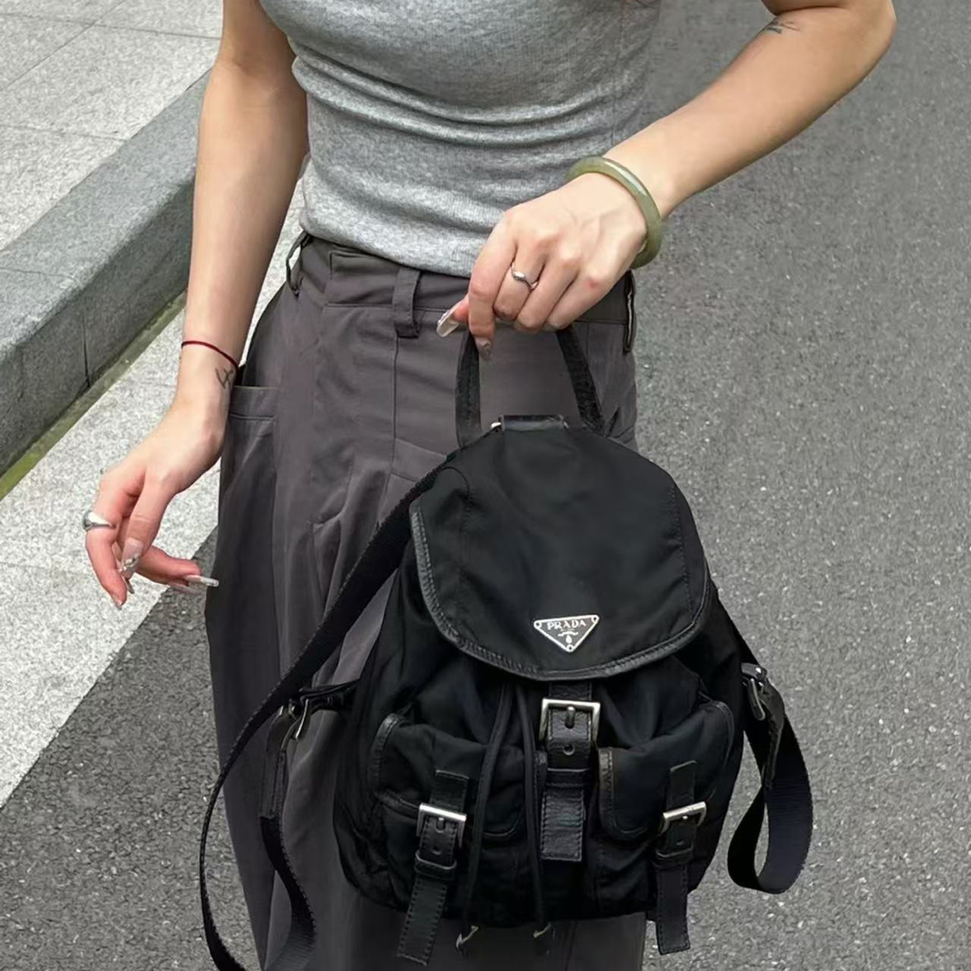 95新 Prada/普拉达 御古屋/21989/尼龙双肩包
