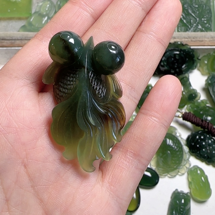 未镶嵌蛇纹石玉颈饰